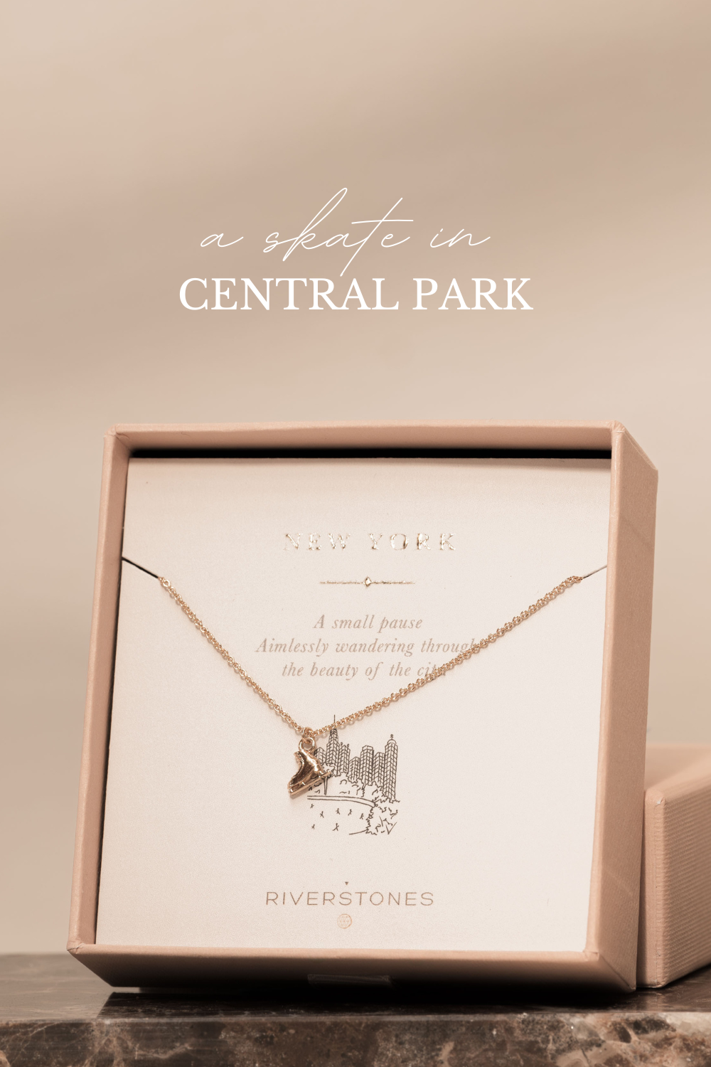 Kunstschaats ketting verguld verpakking central park
