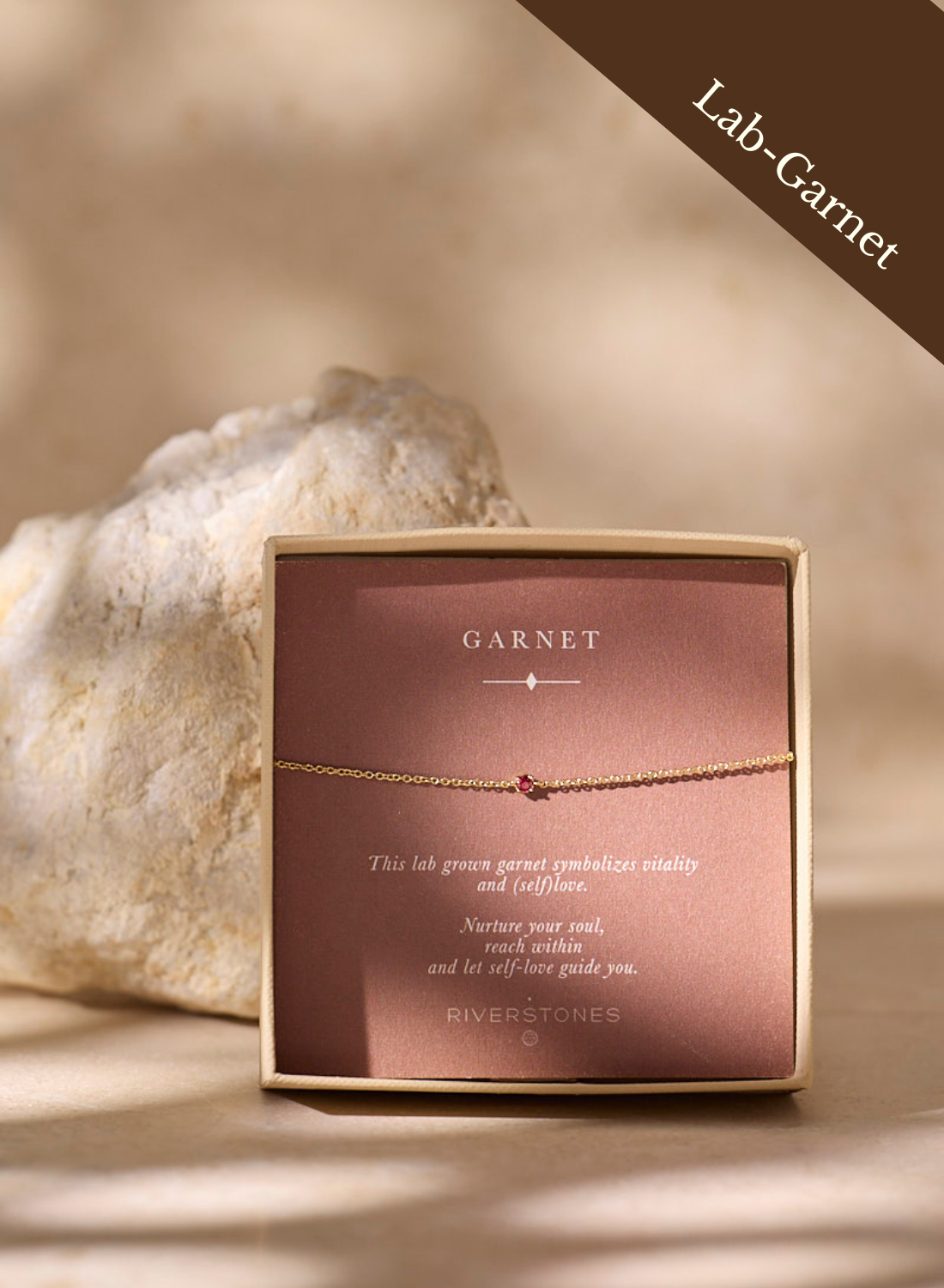 Lab garnet armband2.png