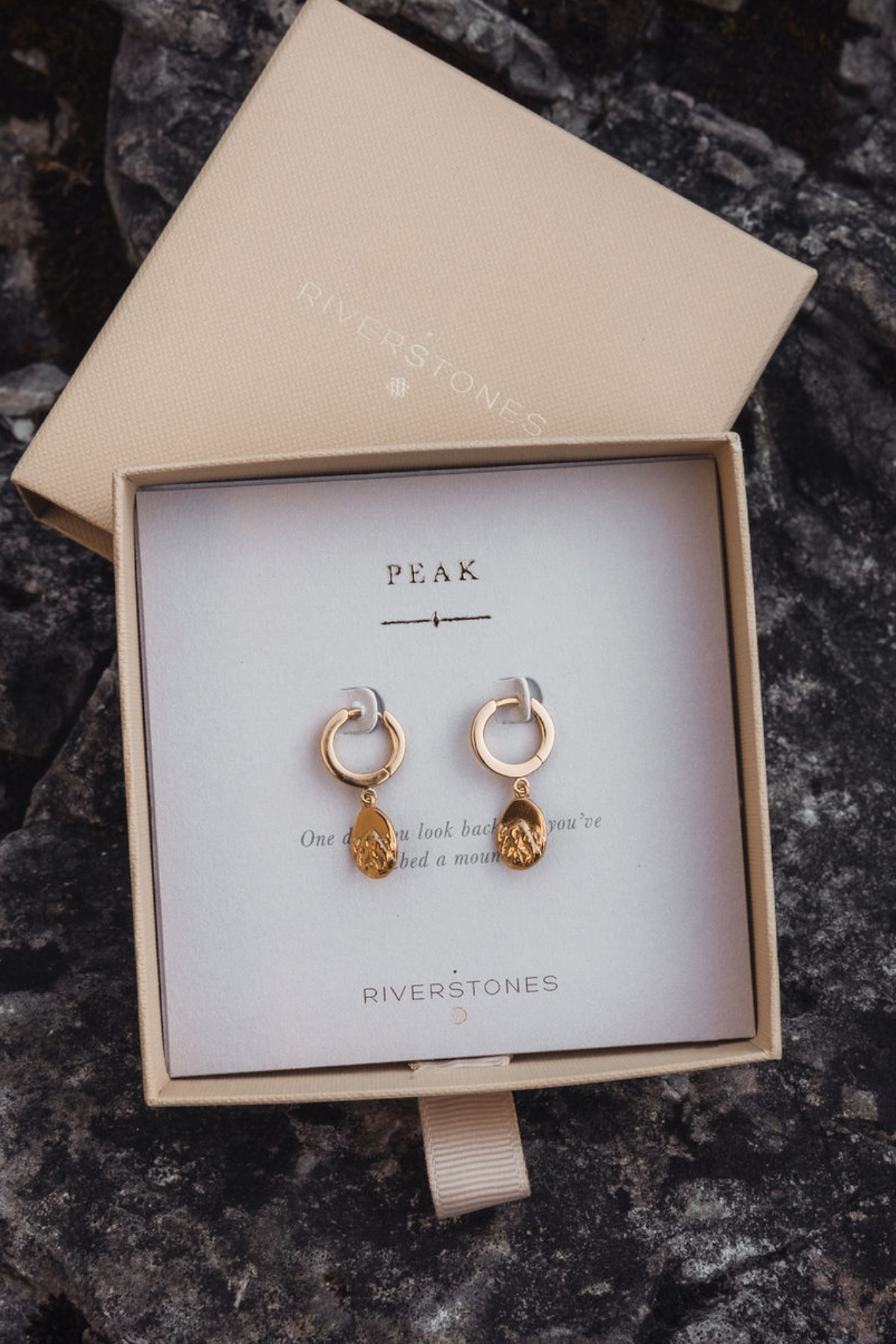Peak Hoops Judith Noordzij x Riverstones - verpakking